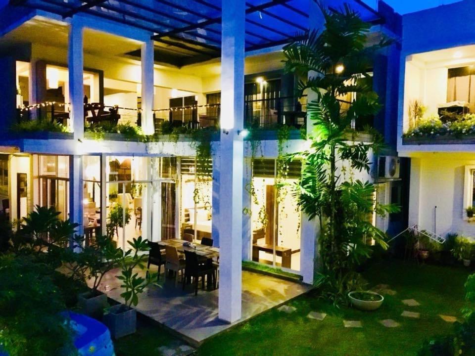 8 Plus Motels Negombo Extérieur photo