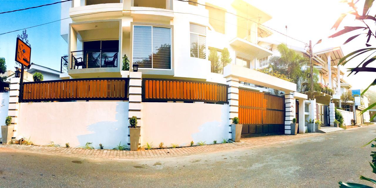 8 Plus Motels Negombo Extérieur photo